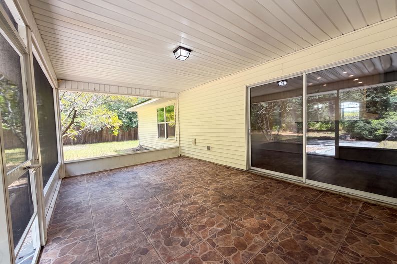 Photo 21 of 23 of 8436 Staplehurst Dr W, Jacksonville, FL