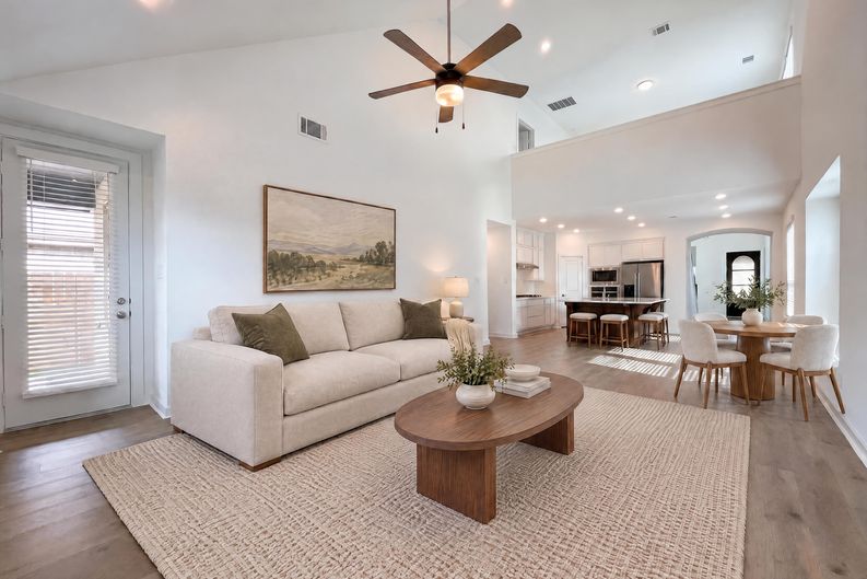 Photo 3 of 19 of 118 Neches Nook Ct, Conroe, TX