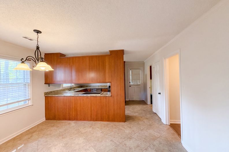 Photo 6 of 24 of 4706 Pineywood Dr SW, Decatur, AL