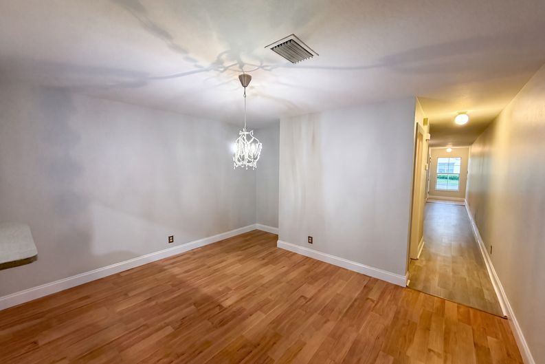 Photo 11 of 35 of 112 Coquina Bay Dr, Saint Petersburg, FL