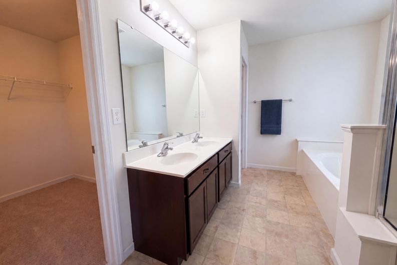 Photo 10 of 20 of 5128 Suson Ridge Dr, Saint Louis, MO