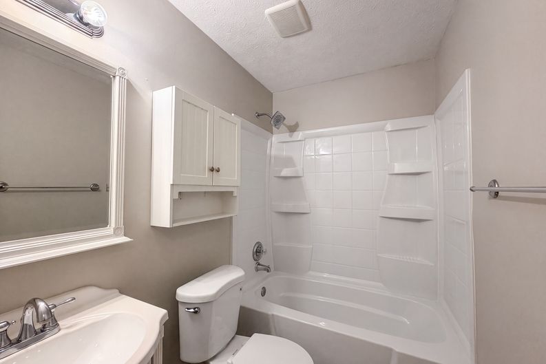 Photo 14 of 22 of 5569 Partridge Cir, West Chester, OH