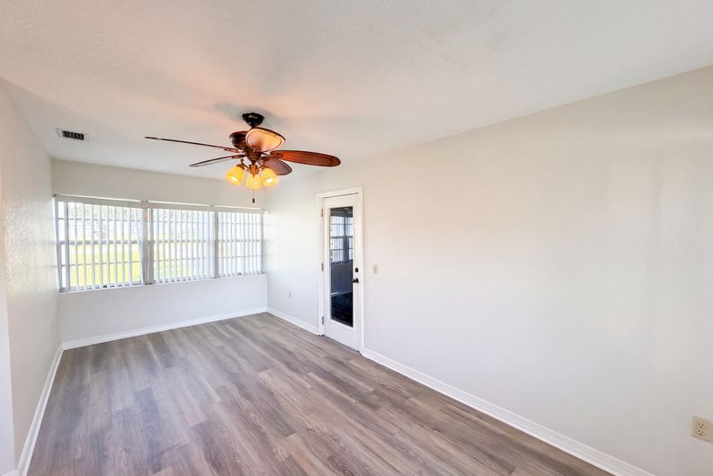 Photo 9 of 21 of 1305 W Spencer St, Plant City, FL