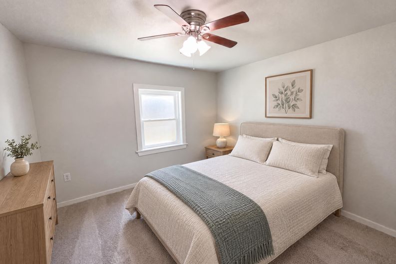Photo 11 of 17 of 725 Kelly St, Poteet, TX