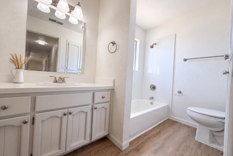 Photo 18 of 29 of 6041 Thornicroft Dr, Valley Springs, CA