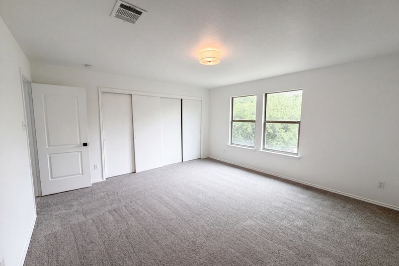 Photo 17 of 20 of 5406 S Hearsey Dr, Austin, TX