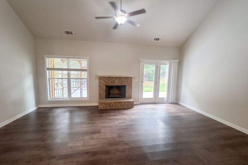 Photo 8 of 67 of 2878 Oak Springs Dr, Statham, GA