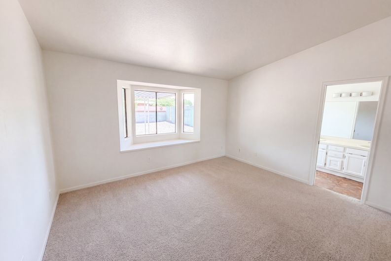 Photo 4 of 18 of 5840 N Belbrook Dr, Tucson, AZ
