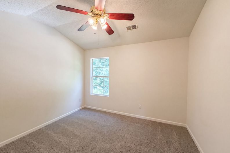 Photo 17 of 29 of 6257 Polar Fox Ct, Riverdale, GA