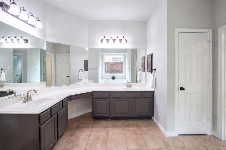 Photo 14 of 24 of 4536 Risinghill Dr, Plano, TX