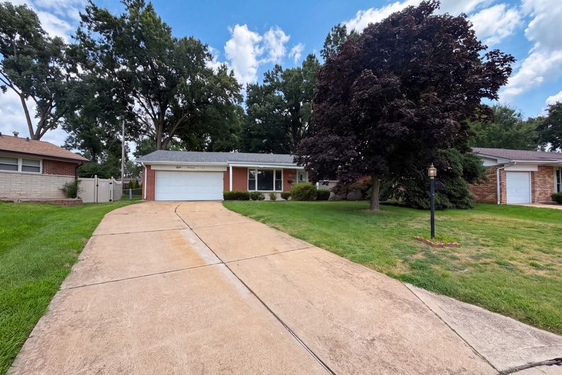 Photo 17 of 21 of 871 Wycliffe Ct, Saint Louis, MO