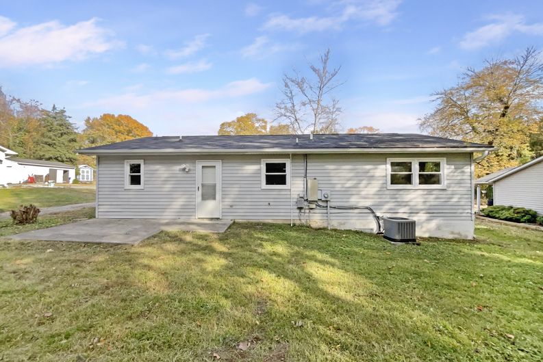 Photo 6 of 18 of 4051 Gordon Ct, Winston Salem, NC