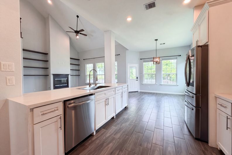 Photo 8 of 24 of 40406 Mostyn Dr, Magnolia, TX