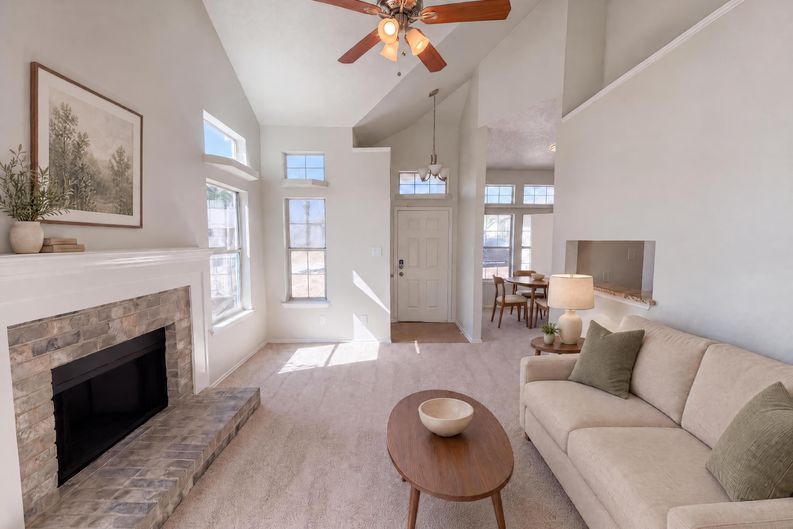 Photo 3 of 16 of 5624 Shady Springs Trl, Fort Worth, TX