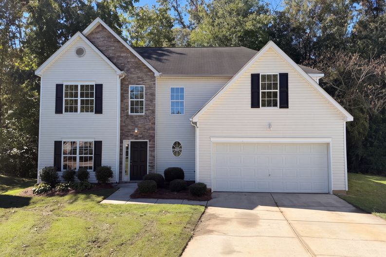 Photo 1 of 28 of 8902 Woodland Hills Rd, Charlotte, NC