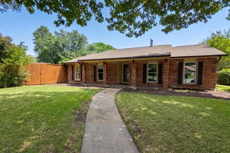 Photo 17 of 28 of 6302 Zanes Ct, Plano, TX