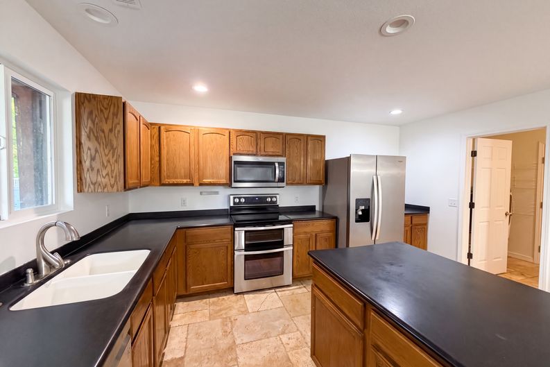 Photo 8 of 26 of 866 S 1580 W, Lehi, UT