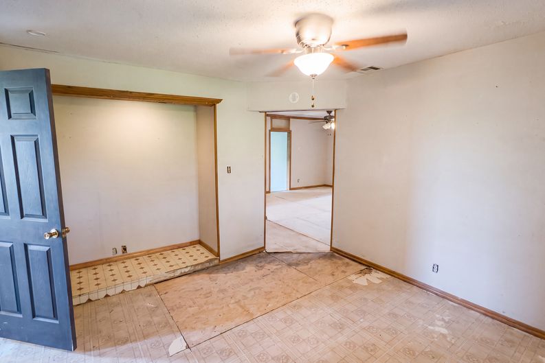 Photo 9 of 20 of 20509 E Reno Ave, Harrah, OK
