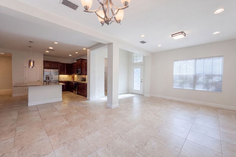 Photo 10 of 47 of 1416 Hickory View Cir, Parrish, FL