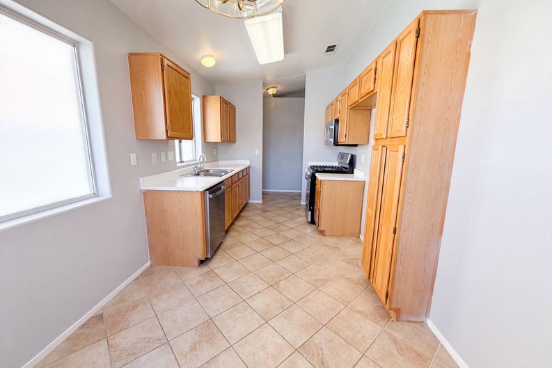 Photo 9 of 33 of 9121 Indian Breeze Dr, Las Vegas, NV