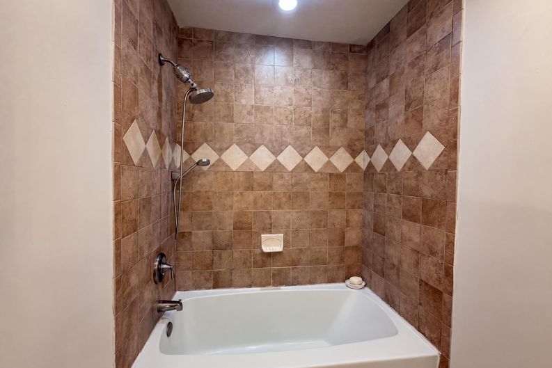 Photo 11 of 21 of 2307 Strait Ln, Houston, TX