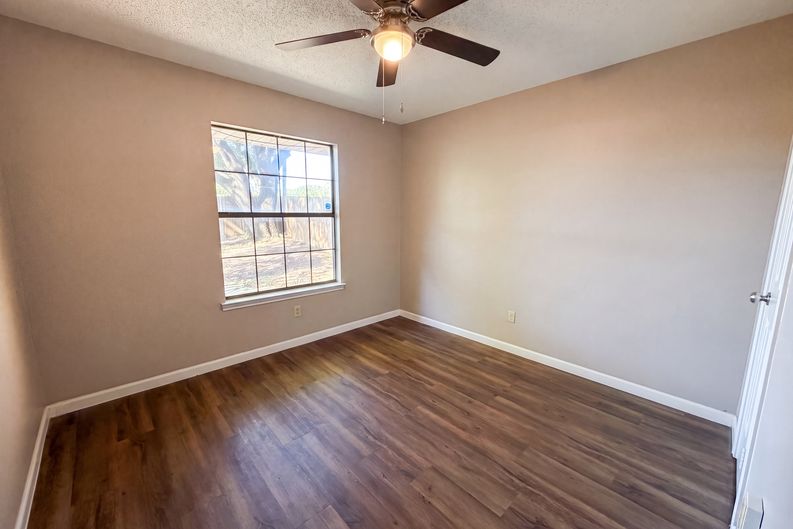 Photo 13 of 17 of 1503 Curtis Ln, Cedar Hill, TX