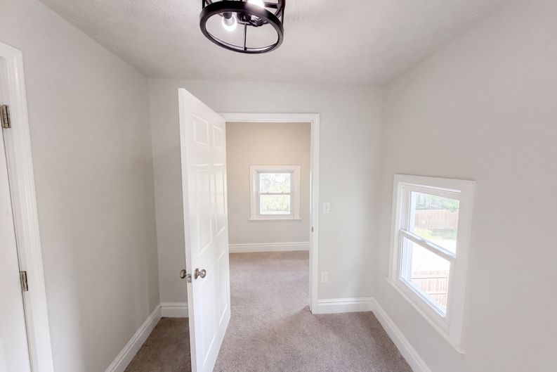 Photo 8 of 23 of 926 Ellsworth Ave, Columbus, OH