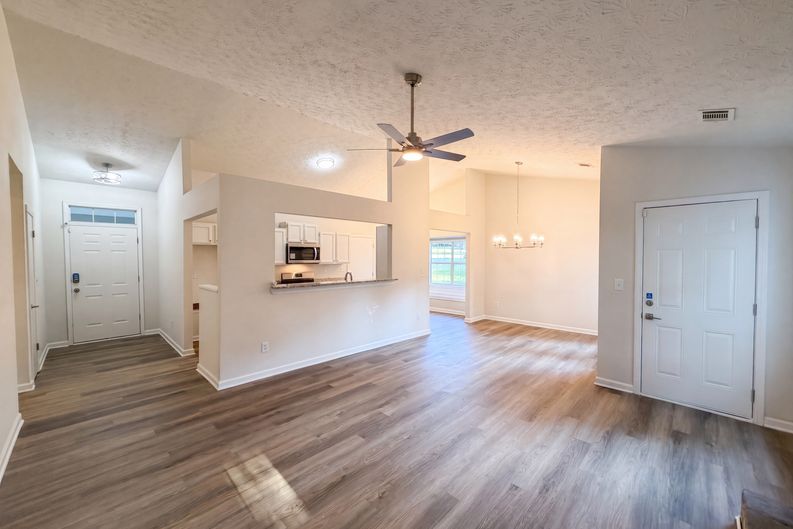 Photo 7 of 22 of 5857 Mistyview Dr, Rex, GA