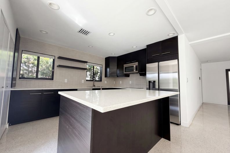 Photo 6 of 17 of 1717 NE 20th Ave, Fort Lauderdale, FL