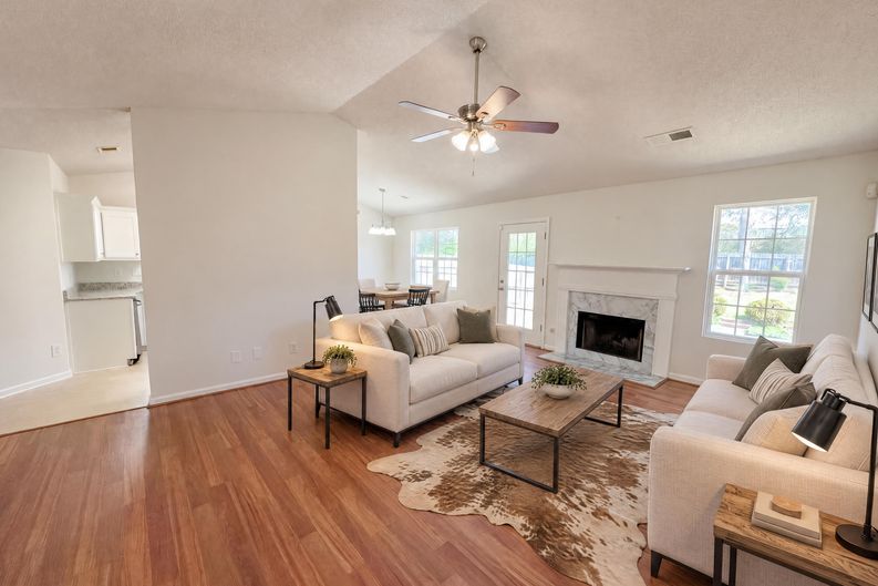 Photo 7 of 18 of 124 Amelia Garden Way, Lawrenceville, GA