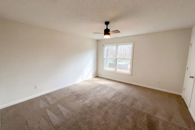 Photo 16 of 28 of 1012 Crown Corners Dr, McDonough, GA