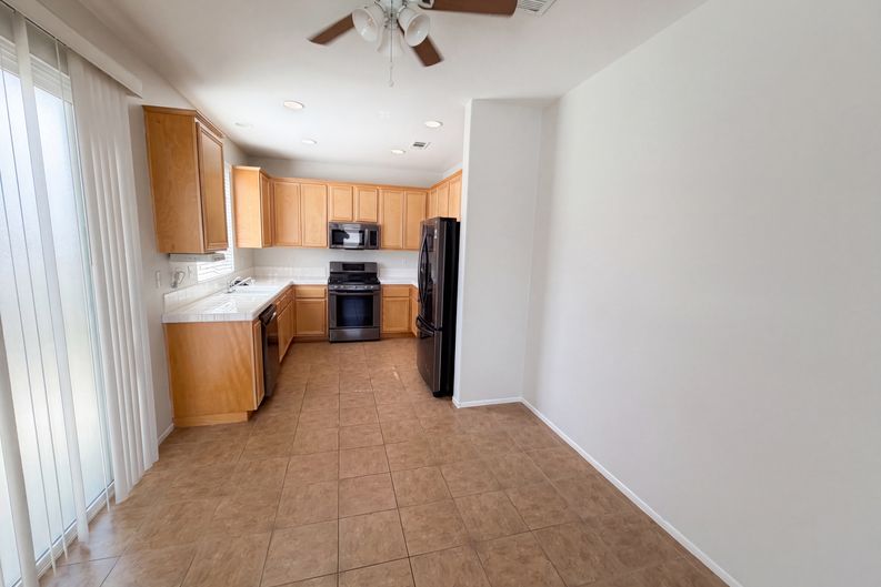 Photo 6 of 19 of 16960 Tack Ln, Moreno Valley, CA