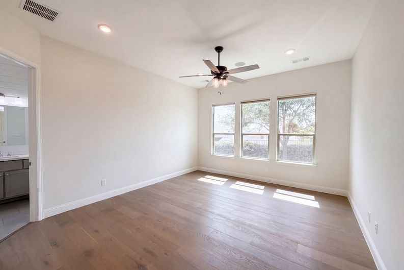 Photo 12 of 37 of 11509 Misty Ridge Dr, Roanoke, TX
