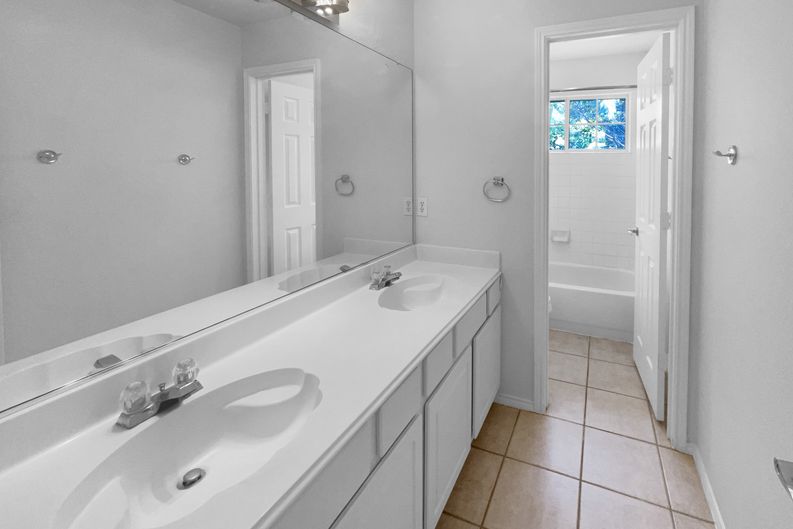 Photo 10 of 27 of 321 Beacon Hill Dr, Allen, TX