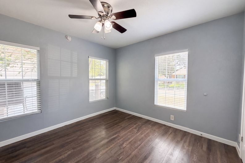 Photo 13 of 17 of 1012 Turner St, Cleburne, TX