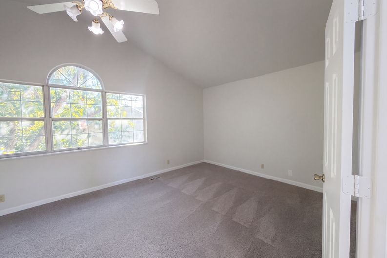 Photo 4 of 16 of 1100 Burlingame Ct, Antioch, TN
