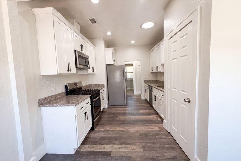 Photo 13 of 29 of 1860 W Willow St, Stockton, CA