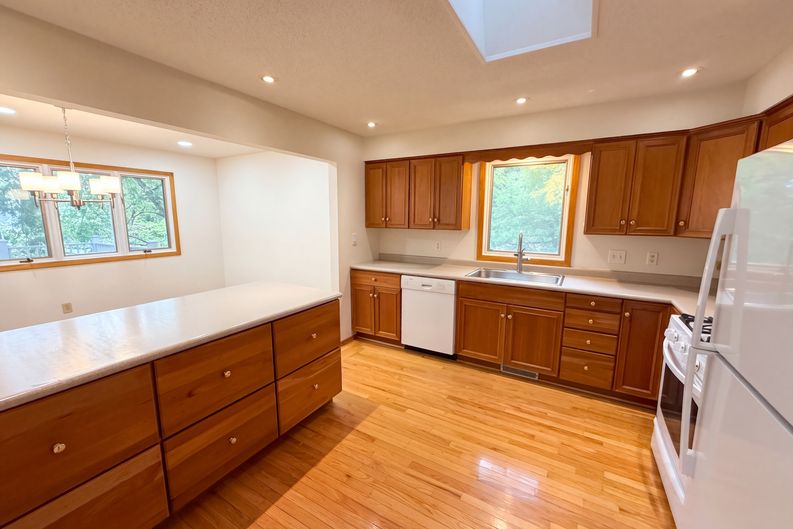 Photo 6 of 24 of 12228 Allen Dr, Burnsville, MN
