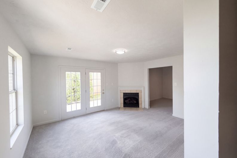 Photo 3 of 14 of 8917 Natures Pond Way, Knoxville, TN
