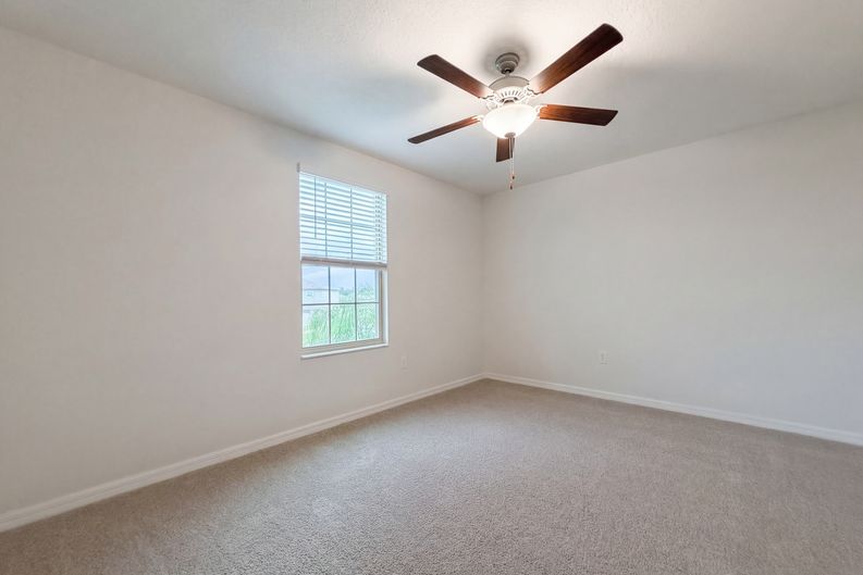 Photo 36 of 42 of 11849 Blackeyed Susan Dr, Riverview, FL