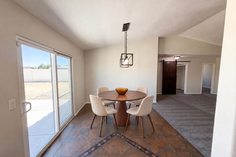 Photo 6 of 28 of 13185 Great Falls Ave, Victorville, CA
