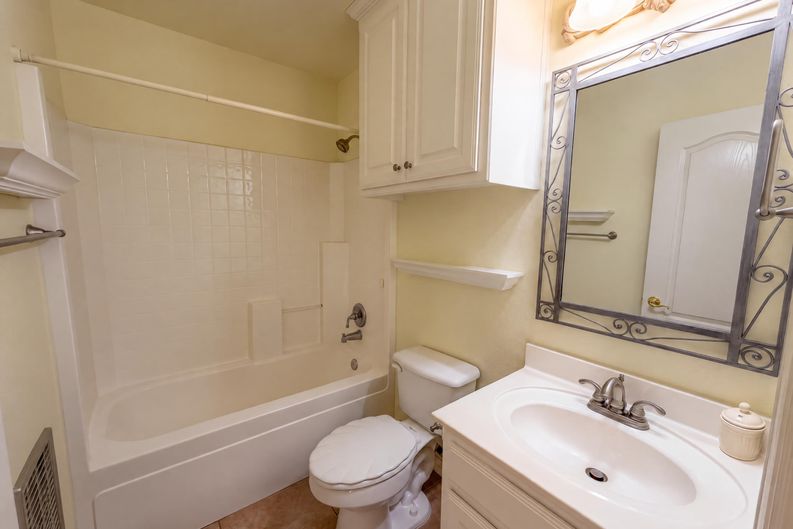 Photo 14 of 22 of 2836 S Lakeview Dr, Cedar Hill, TX