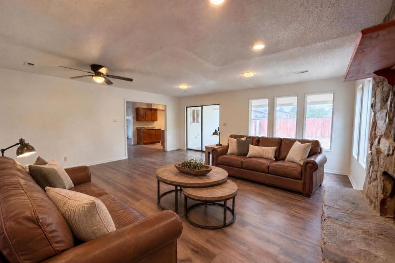 Photo 6 of 20 of 604 Maxine St NE, Albuquerque, NM