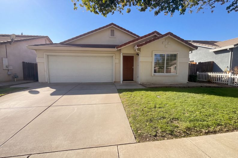 Photo 1 of 19 of 1864 Woodland Dr, Yuba City, CA