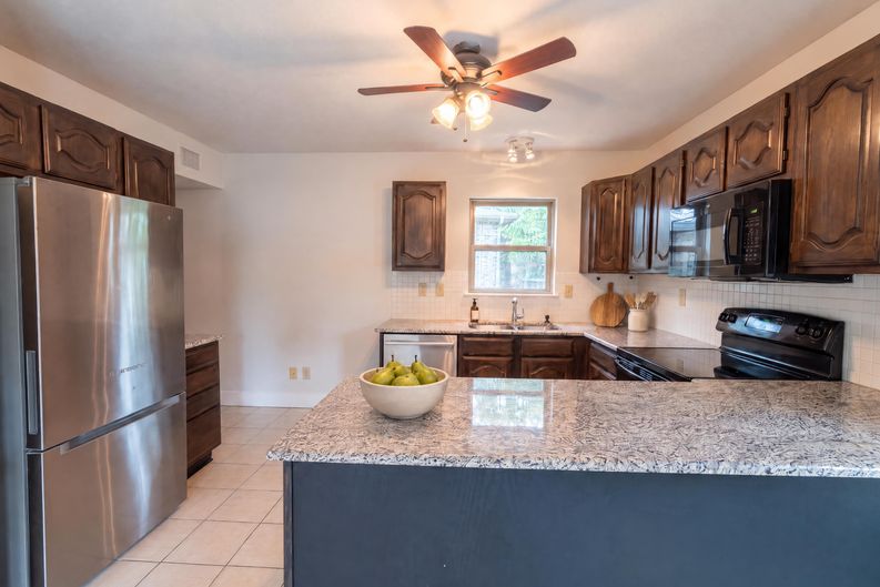 Photo 6 of 19 of 13324 Pandora Cir, Dallas, TX