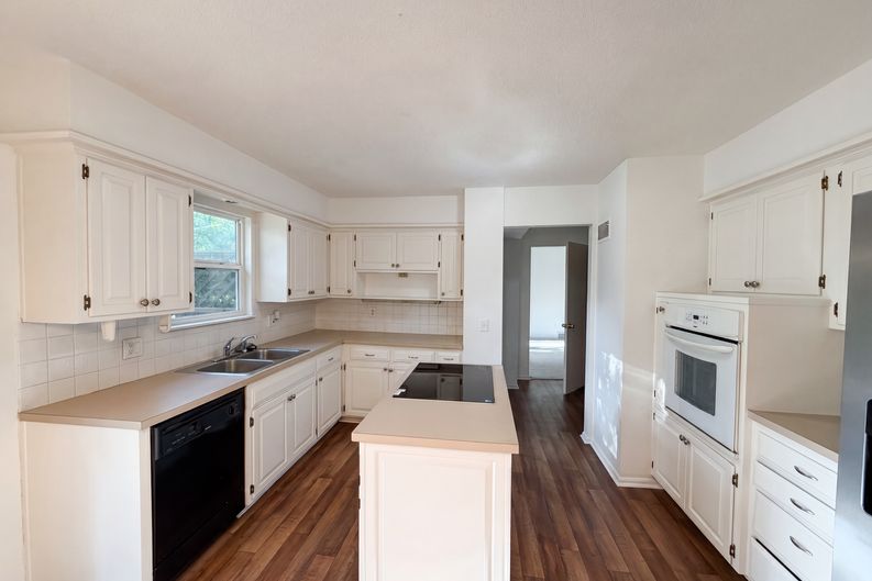 Photo 7 of 19 of 5243 N Lydia Ave, Kansas City, MO