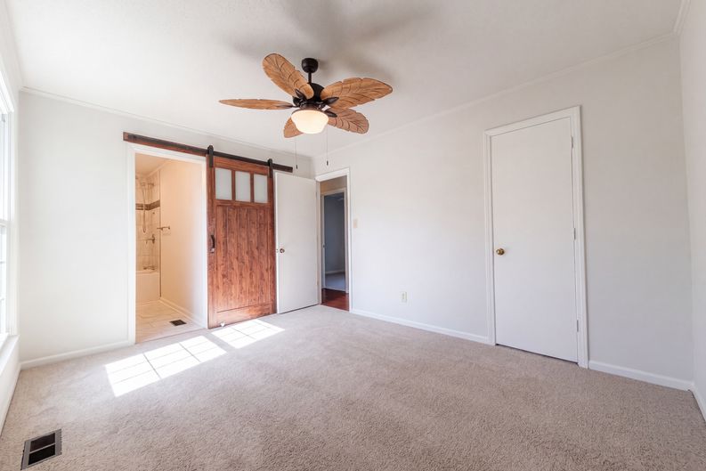 Photo 4 of 16 of 3311 Woodmere Ct, Hope Mills, NC