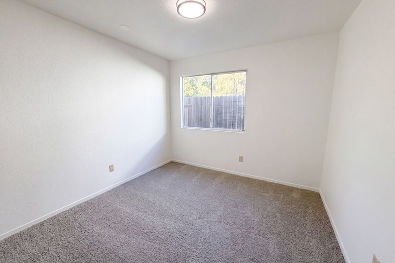 Photo 4 of 28 of 9149 Starina Way, Sacramento, CA