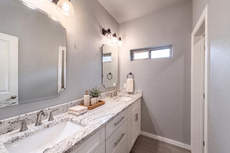 Photo 5 of 20 of 3712 Magnolia Ct, Denison, TX