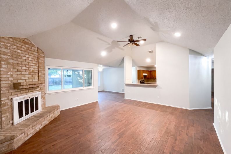 Photo 3 of 21 of 9511 Elm Gln, San Antonio, TX